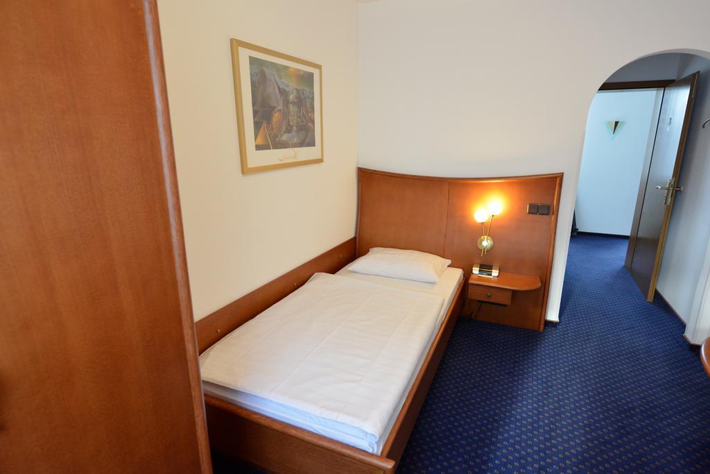 Trollinger Hof Hotell Bad Oeynhausen Exteriör bild